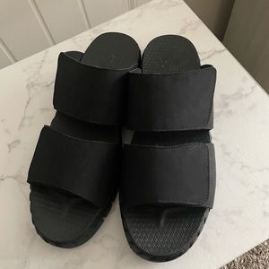 Muk Luks Women’s Sandals size 11 Black New